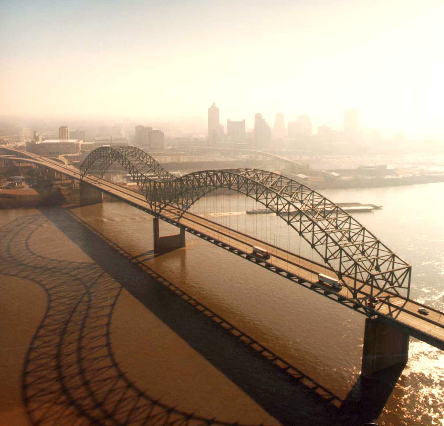 Hernando_de_Soto_Bridge_Memphis