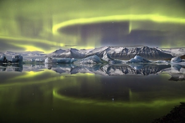 es9_james_woodend_aurora_over_a_glacier_lagoon_651